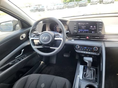 Used 2022 Hyundai Elantra SEL FWD image 14