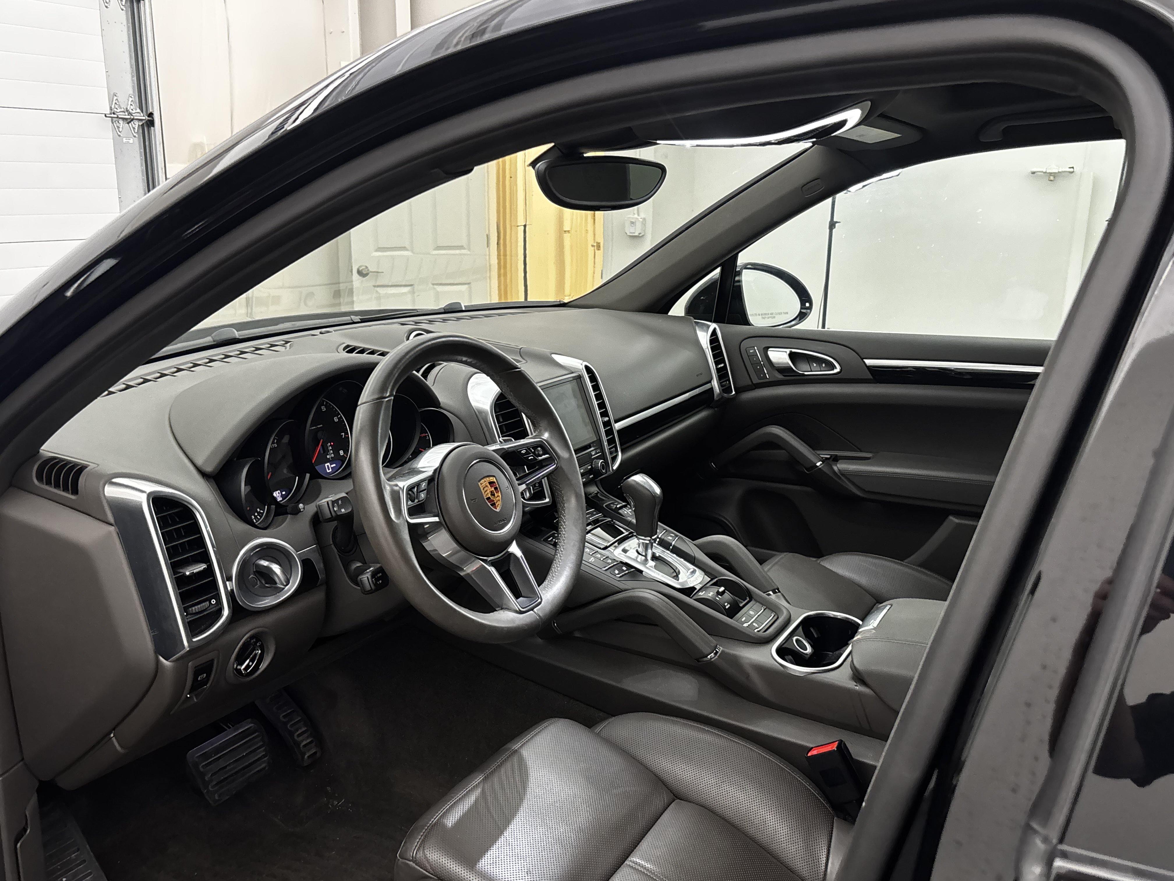Used 2018 Porsche Cayenne Platinum Edition AWD/4WD image 11