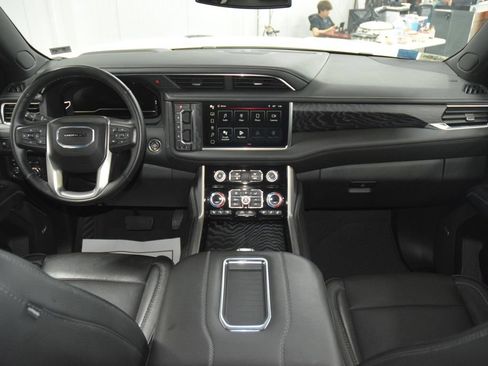 Used 2024 GMC Yukon XL Denali AWD/4WD image 33