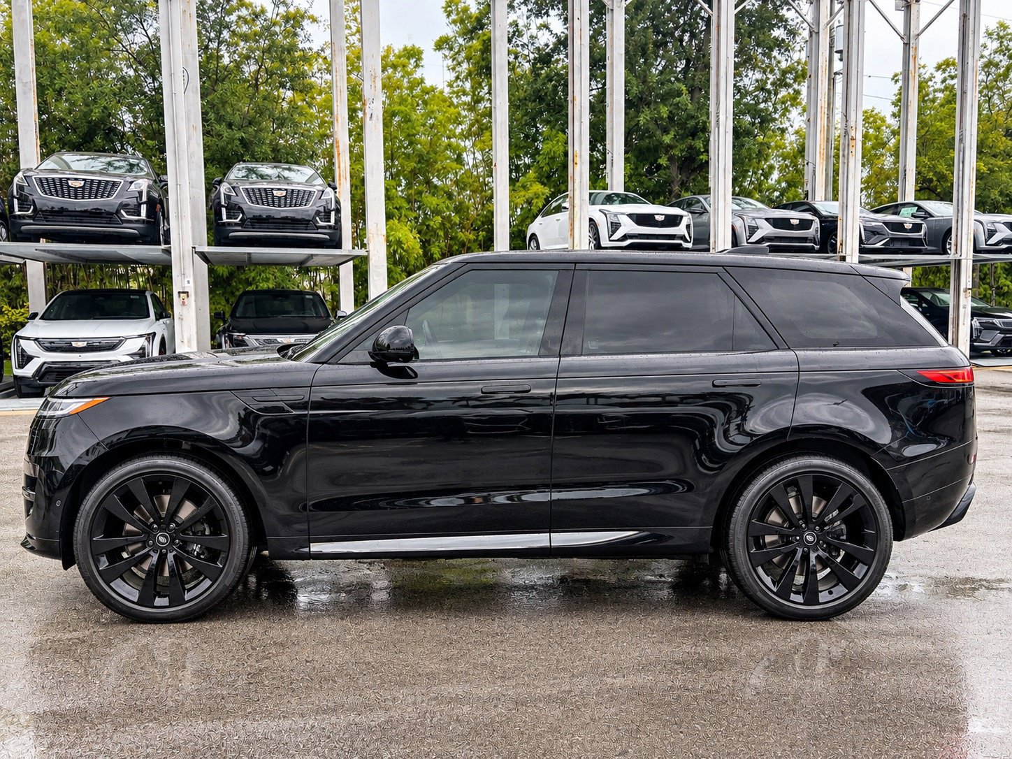Used 2025 Land Rover Range Rover Sport Dynamic SE AWD/4WD image 2