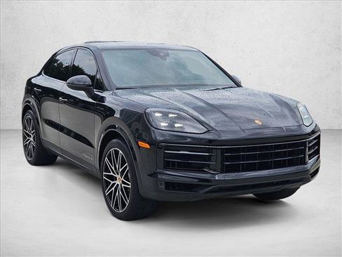 Used 2024 Porsche Cayenne S AWD/4WD image 3
