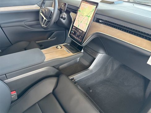 New 2025 Volvo EX90 Plus image 16