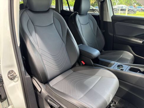 Used 2026 Volkswagen Tiguan SE FWD image 36