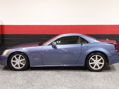Used 2005 Cadillac XLR RWD image 24