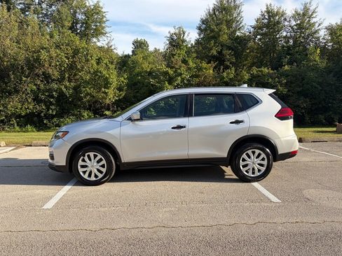 Used 2017 Nissan Rogue S FWD image 2