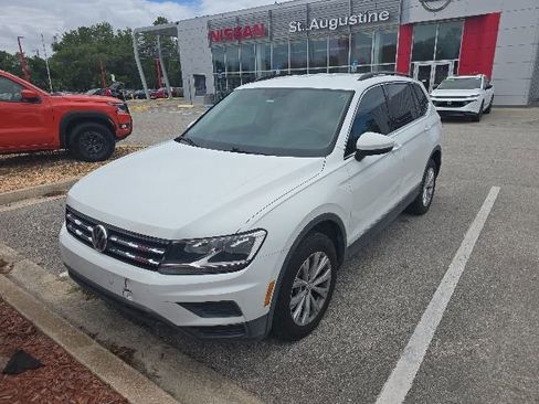 Used 2018 Volkswagen Tiguan SE FWD image 2