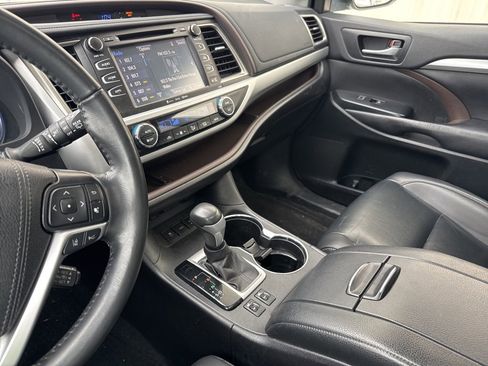 Certified 2019 Toyota Highlander XLE image 9