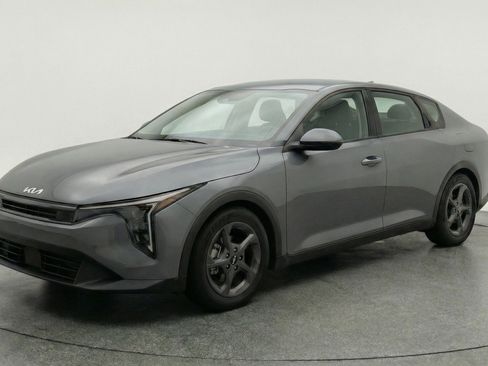 Used 2025 Kia K4 LXS image 3