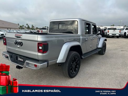 Used 2021 Jeep Gladiator Overland image 4