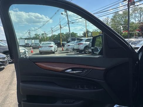 Used 2016 Cadillac Escalade Premium AWD/4WD image 9