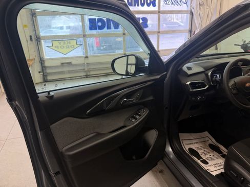 Used 2021 Chevrolet TrailBlazer LT image 11