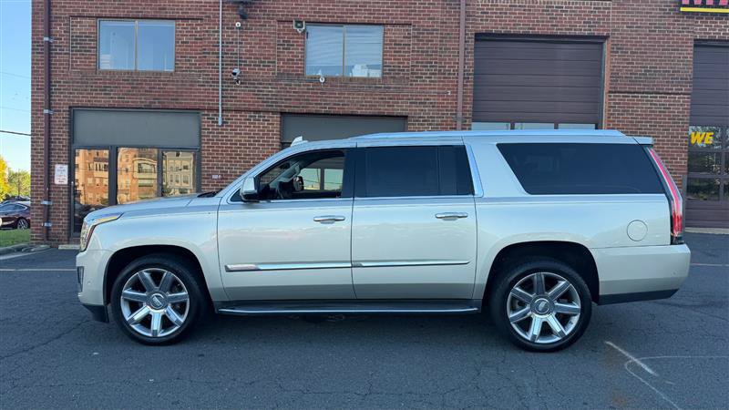 Used 2017 Cadillac Escalade ESV Luxury AWD/4WD image 16