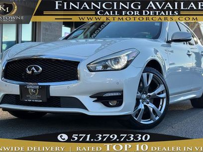 Used 2017 INFINITI Q70 3.7 w/ Technology Package