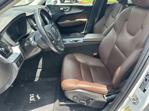 Used 2020 Volvo XC60 T5 Momentum w/ Protection Package AWD/4WD image 10
