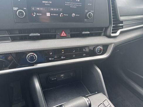 Used 2024 Kia Sportage LX image 19