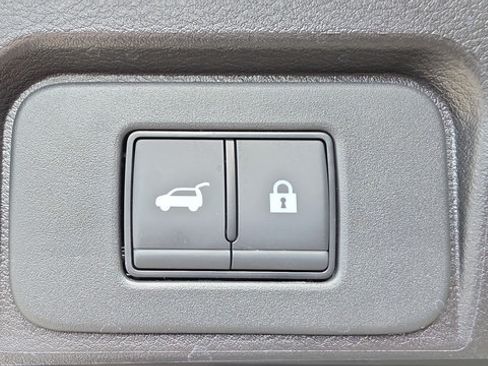 Certified 2026 Nissan Rogue SV FWD image 32