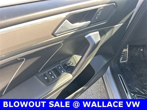 Certified 2023 Volkswagen Tiguan SE R-Line image 17