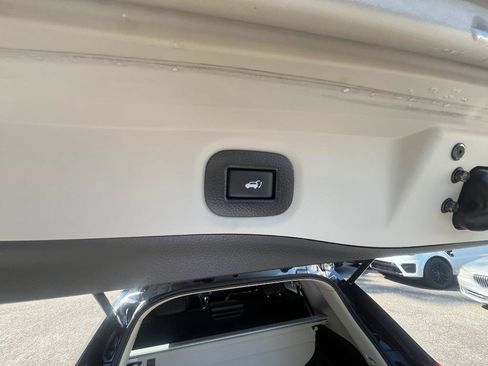 Used 2018 Nissan Rogue SL w/ Premium Package FWD image 40