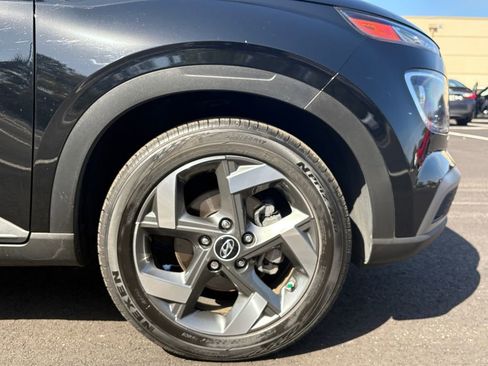 Used 2024 Hyundai Venue SEL image 21