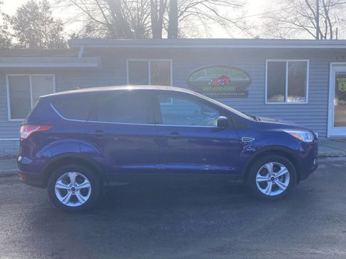 Used 2015 Ford Escape SE image 1