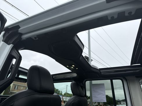 Used 2022 Jeep Wrangler Unlimited Sahara w/ Cold Weather Group AWD/4WD image 41