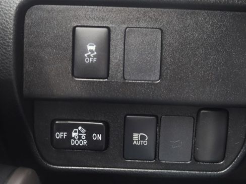 Used 2021 Toyota RAV4 XLE w/ XLE Grade Weather Package AWD/4WD image 9