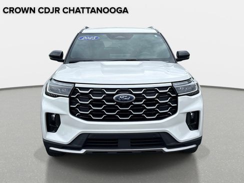 Used 2025 Ford Explorer Platinum RWD image 10