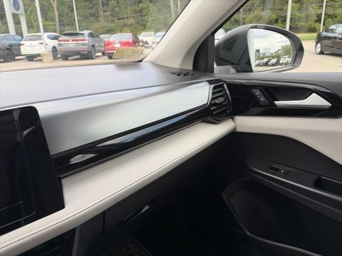 Certified 2025 Volkswagen Taos S AWD/4WD image 25
