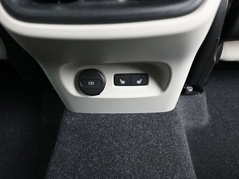 Used 2023 Volvo XC40 B5 Plus w/ Protection Package Premier AWD/4WD image 32