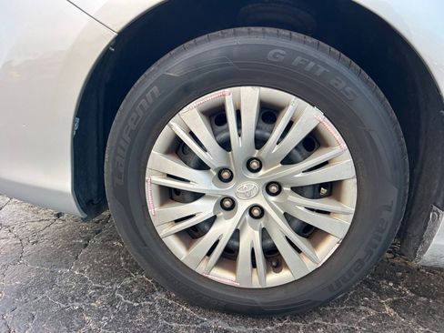 Used 2014 Toyota Camry FWD image 33