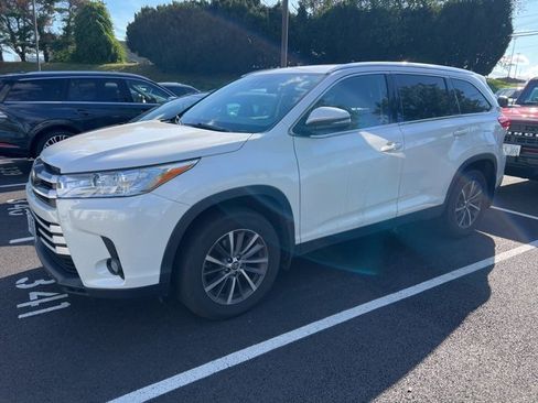 Used 2019 Toyota Highlander XLE w/ Carpet Mat Package (TMS) image 1