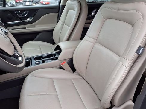 Used 2023 Lincoln Corsair AWD image 3