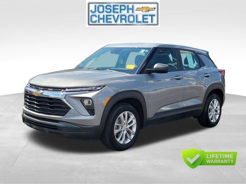 Used 2025 Chevrolet TrailBlazer LS w/ LS Confidence Package FWD image 2