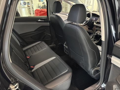 Used 2024 Volkswagen Taos SEL image 17