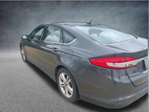 Used 2018 Ford Fusion SE FWD image 7