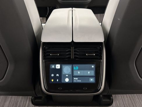 Used 2024 Rivian R1S Adventure AWD/4WD image 30