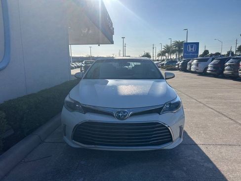 Used 2017 Toyota Avalon Limited image 2