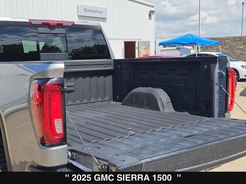 Used 2025 GMC Sierra 1500 AT4 w/ AT4 Premium Package AWD/4WD image 36