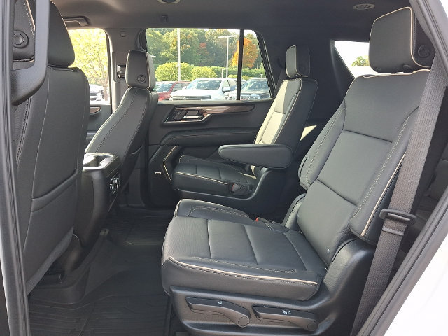 Used 2025 GMC Yukon Elevation w/ LPO, Elevation Black Package AWD/4WD image 18