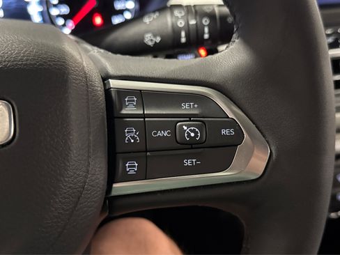 Used 2025 Jeep Compass Limited image 26