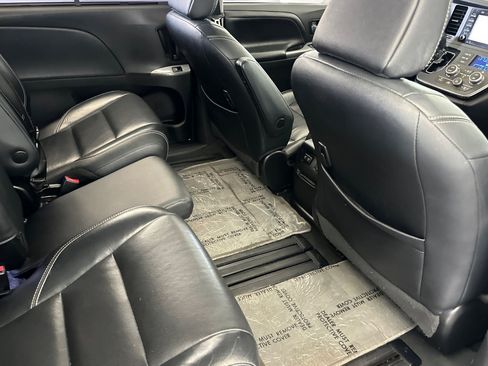 Used 2019 Toyota Sienna SE FWD image 31