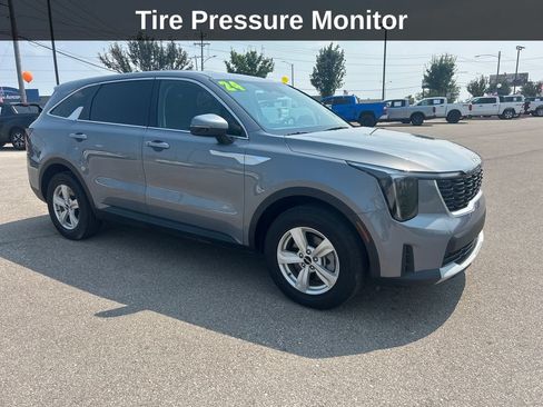 Used 2024 Kia Sorento LX FWD image 9