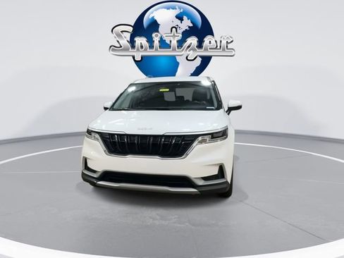 Certified 2024 Kia Carnival LX image 3