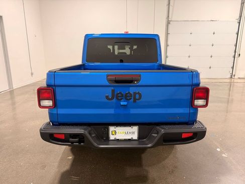Used 2025 Jeep Gladiator Sport AWD/4WD image 6