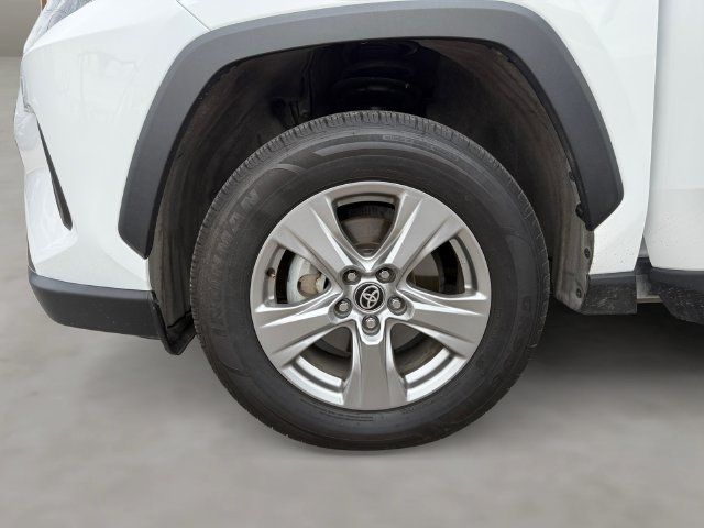 Used 2024 Toyota RAV4 XLE FWD image 22