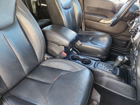 Used 2016 Jeep Wrangler Unlimited Rubicon w/ Connectivity Group image 16