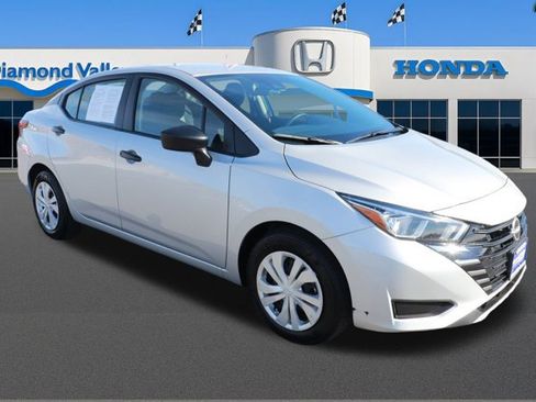 Used 2024 Nissan Versa S image 1