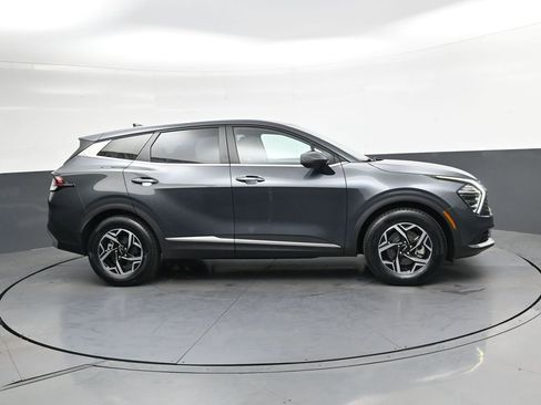 Used 2024 Kia Sportage LX image 3