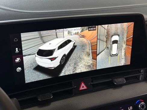 Used 2024 Kia Sportage SX image 11