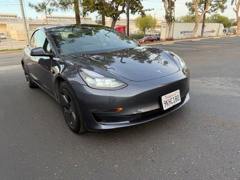 Used 2023 Tesla Model 3 Standard Range image 2